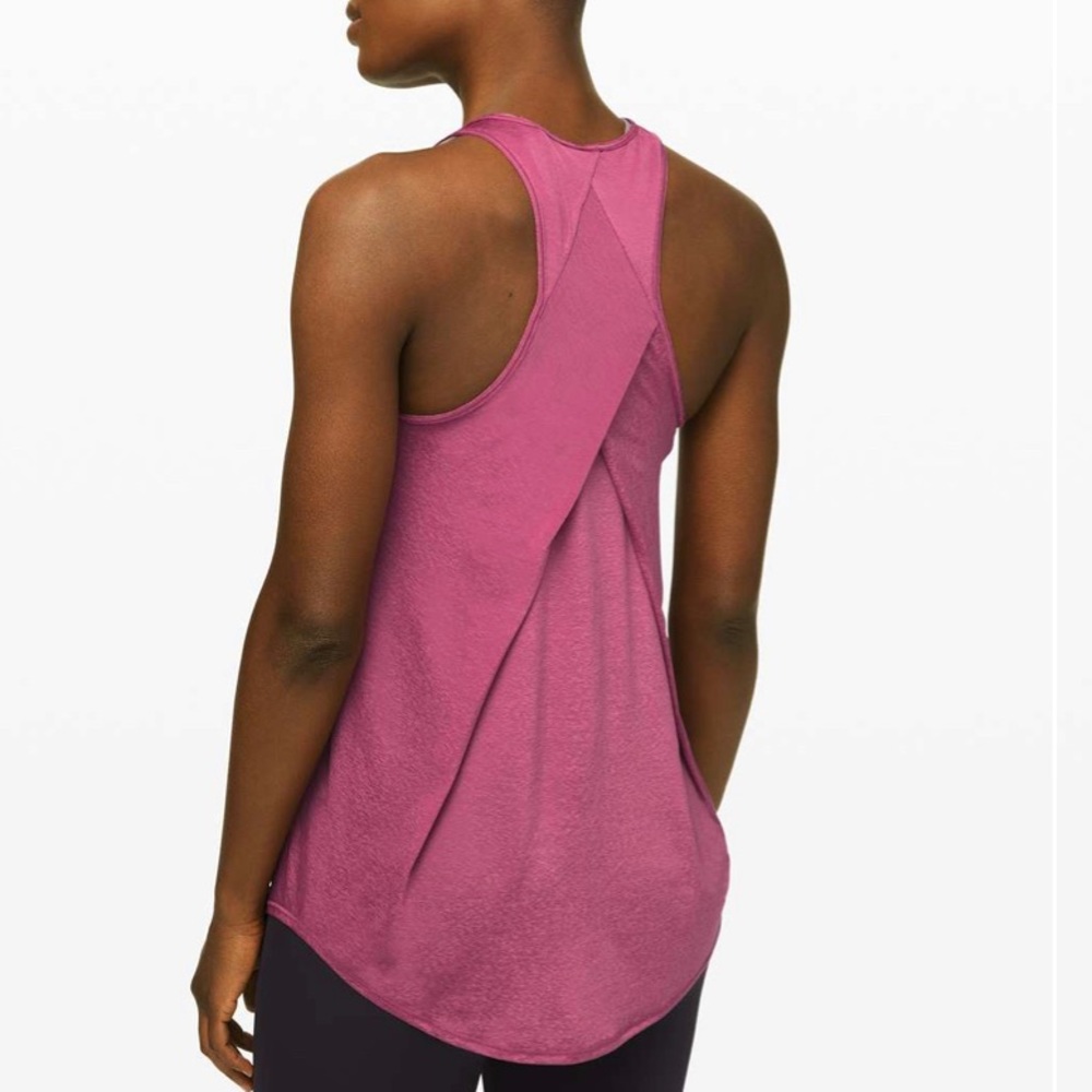 Lululemon Essential Tank *Pleated
Moss Rose